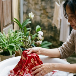Cách Giặt Áo Dài Gấm Không Bị Phai Màu Bền Đẹp Như Mới Ngay Tại Nhà Hướng dẫn cách giặt áo dài gấm bằng tay nhẹ nhàng tại nhà